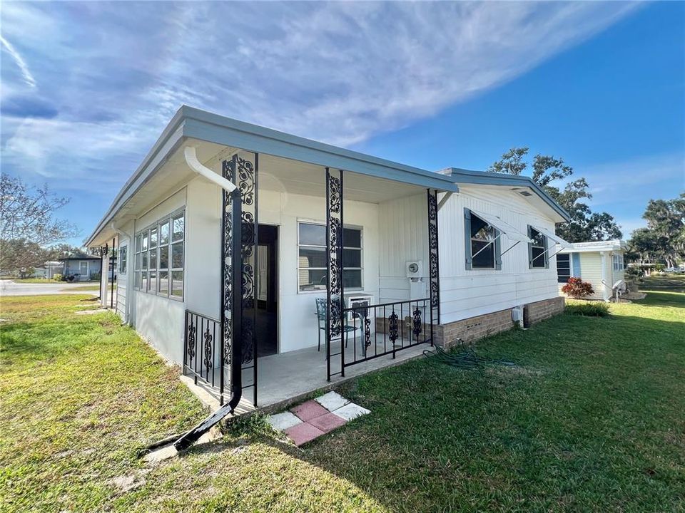 For Sale: $131,000 (2 beds, 2 baths, 1320 Square Feet)