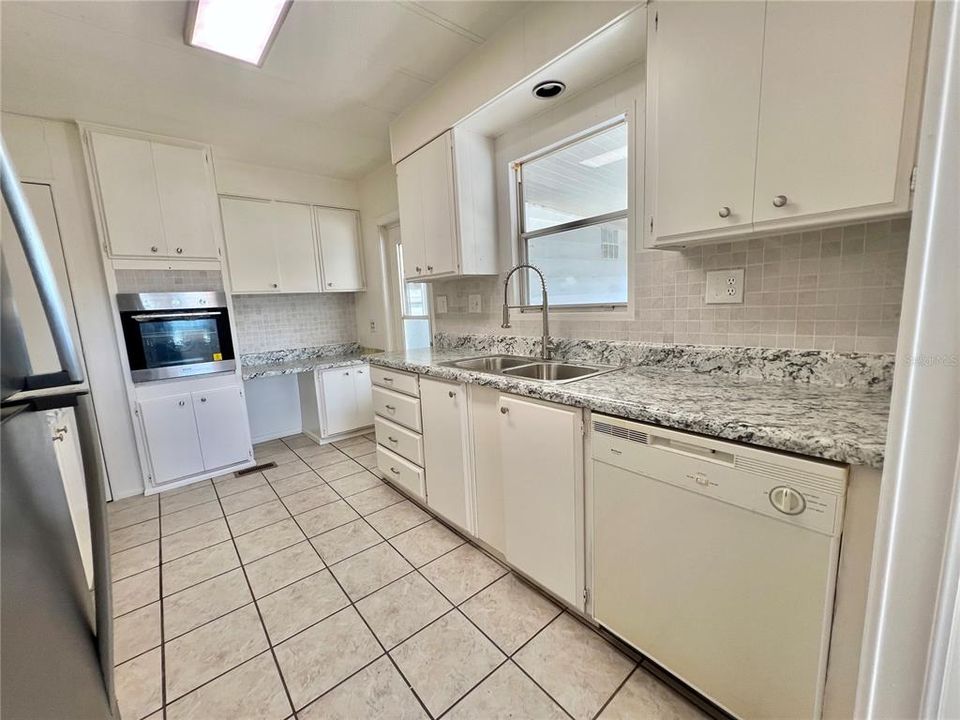 For Sale: $131,000 (2 beds, 2 baths, 1320 Square Feet)