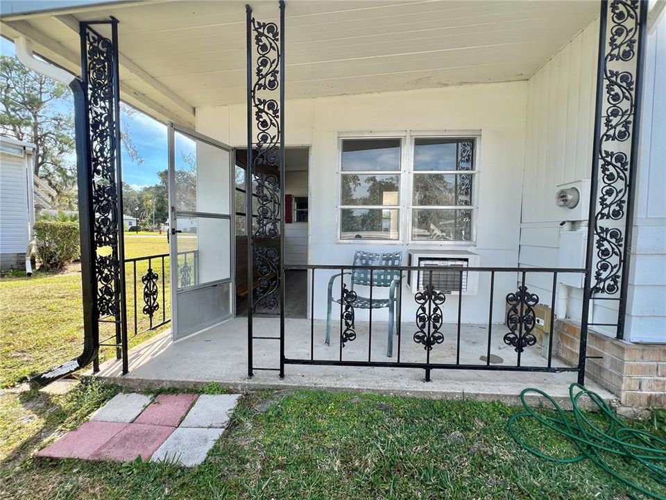 For Sale: $131,000 (2 beds, 2 baths, 1320 Square Feet)