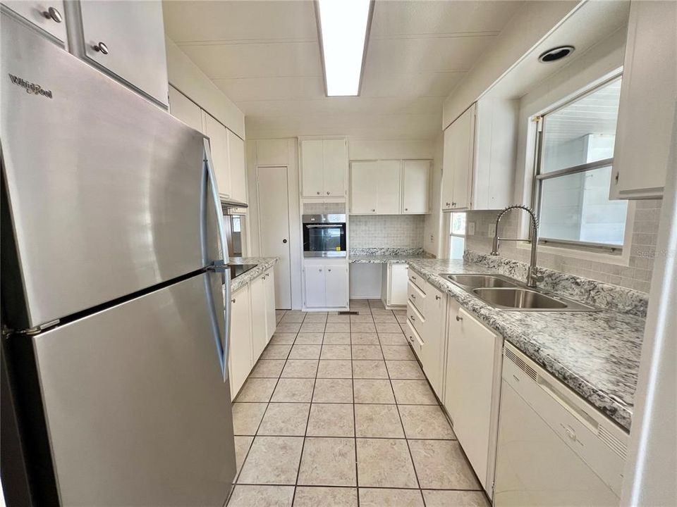 For Sale: $131,000 (2 beds, 2 baths, 1320 Square Feet)