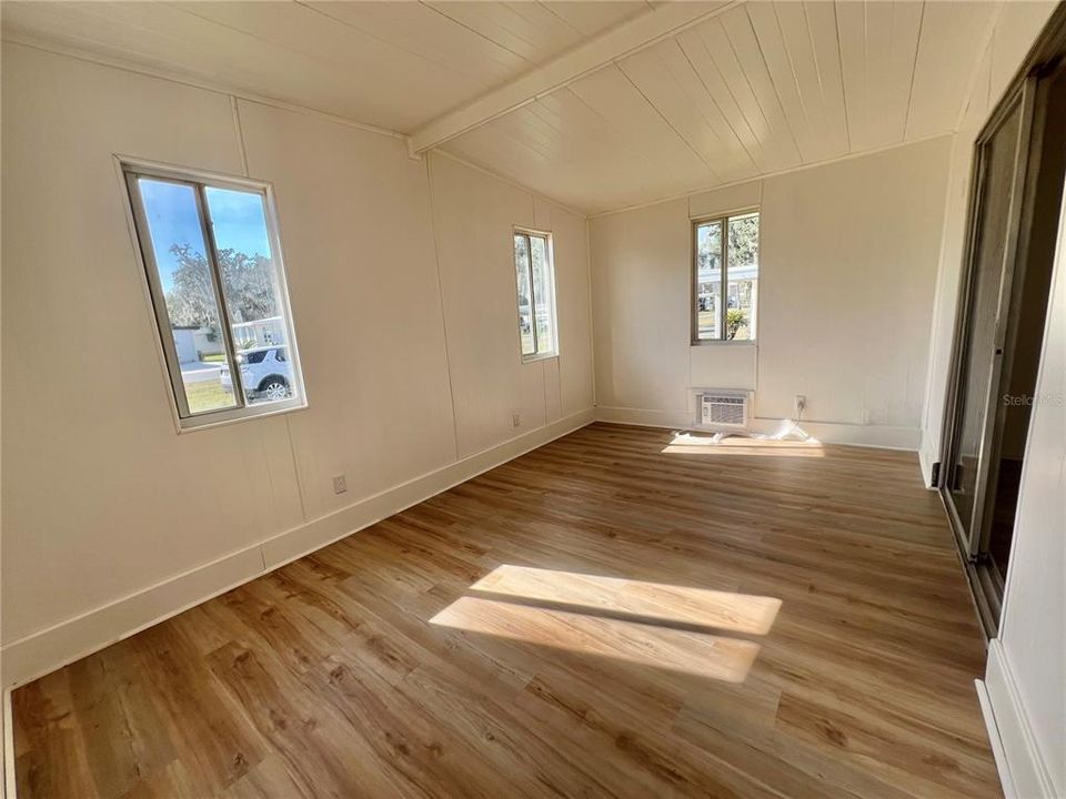 For Sale: $131,000 (2 beds, 2 baths, 1320 Square Feet)