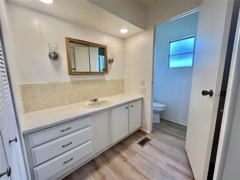 For Sale: $131,000 (2 beds, 2 baths, 1320 Square Feet)