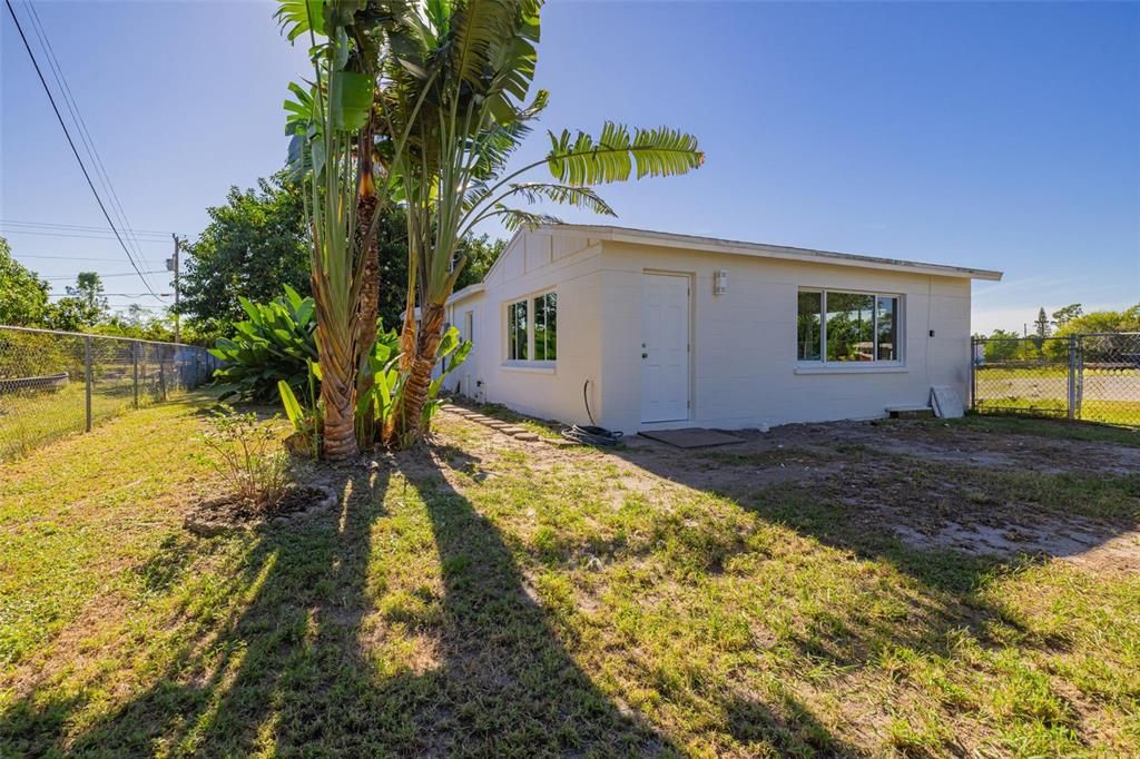 Activo con contrato: $279,900 (4 camas, 2 baños, 1406 Pies cuadrados)