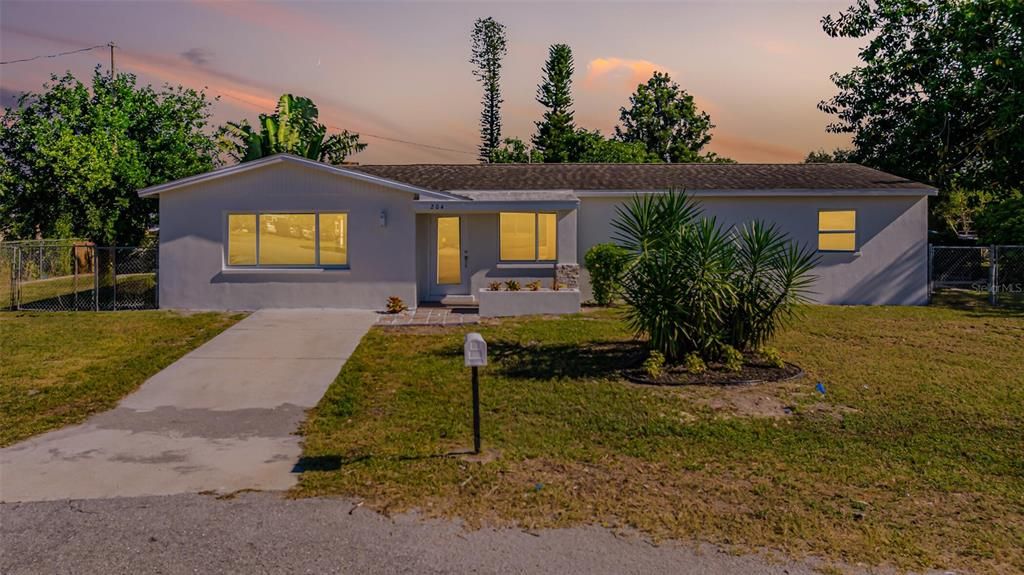 Activo con contrato: $279,900 (4 camas, 2 baños, 1406 Pies cuadrados)