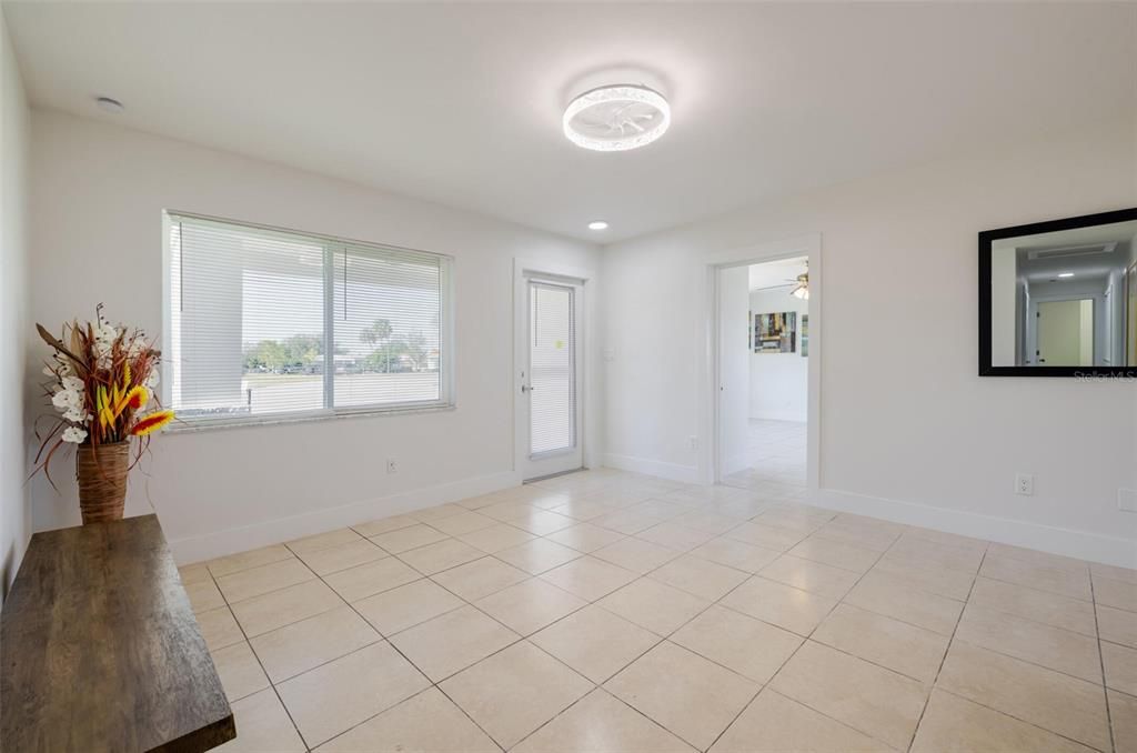 Activo con contrato: $279,900 (4 camas, 2 baños, 1406 Pies cuadrados)