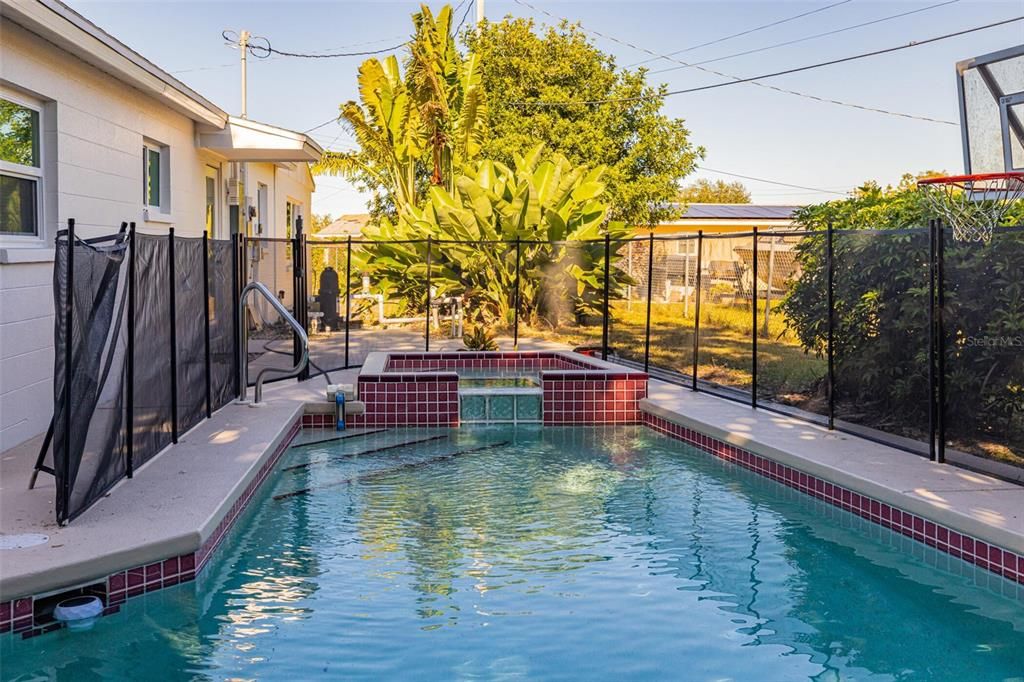 Activo con contrato: $279,900 (4 camas, 2 baños, 1406 Pies cuadrados)