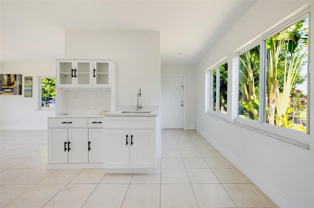 Activo con contrato: $279,900 (4 camas, 2 baños, 1406 Pies cuadrados)