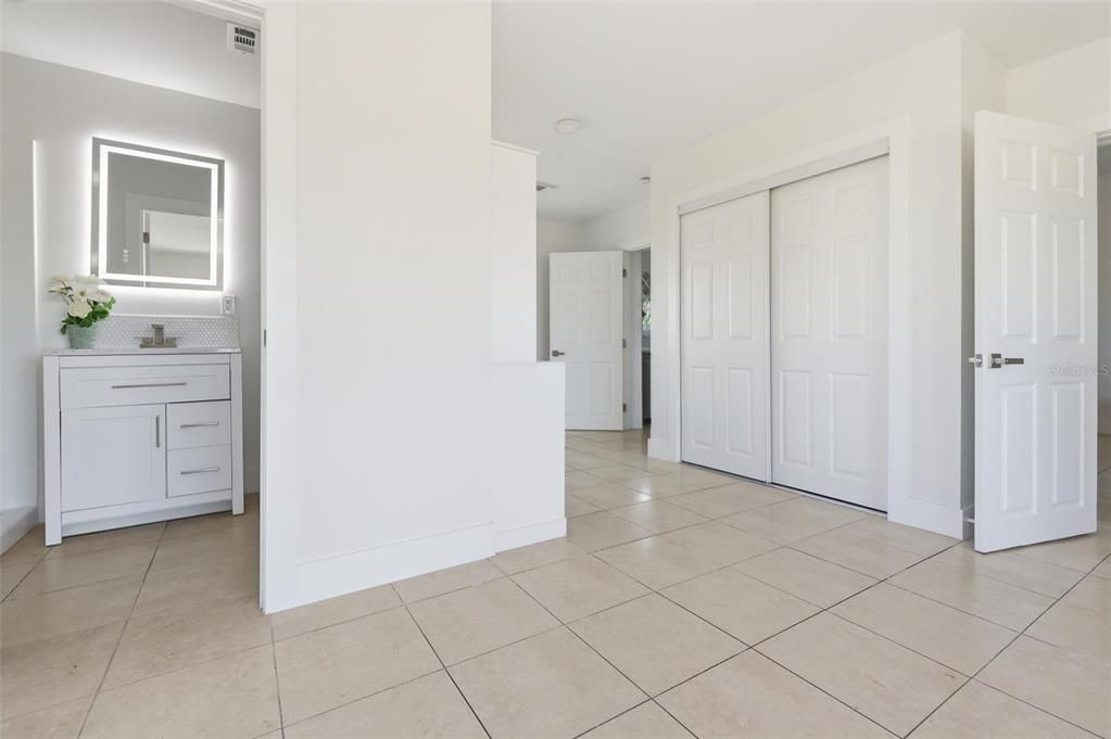 Activo con contrato: $279,900 (4 camas, 2 baños, 1406 Pies cuadrados)