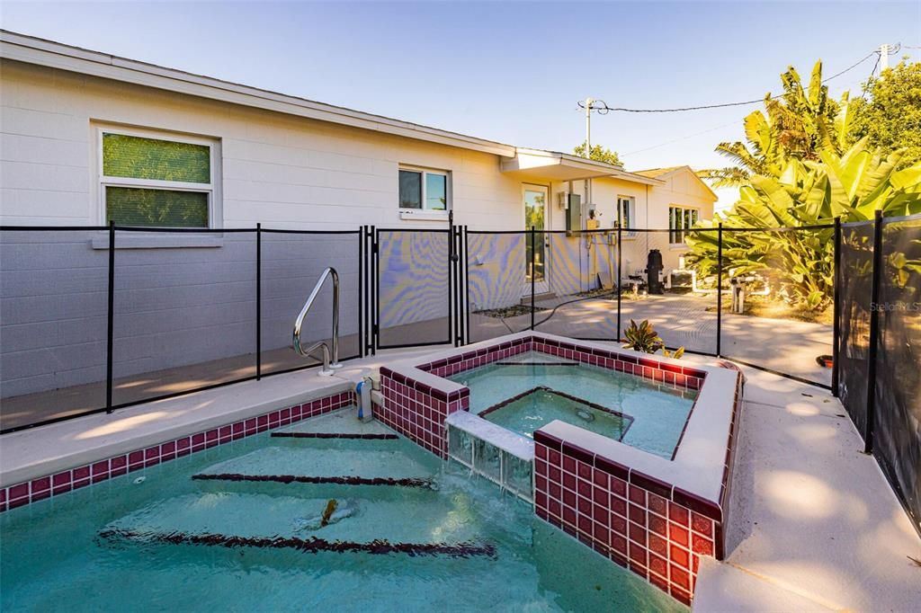 Activo con contrato: $279,900 (4 camas, 2 baños, 1406 Pies cuadrados)