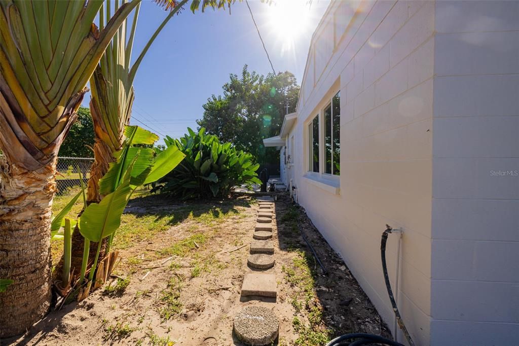 Activo con contrato: $279,900 (4 camas, 2 baños, 1406 Pies cuadrados)