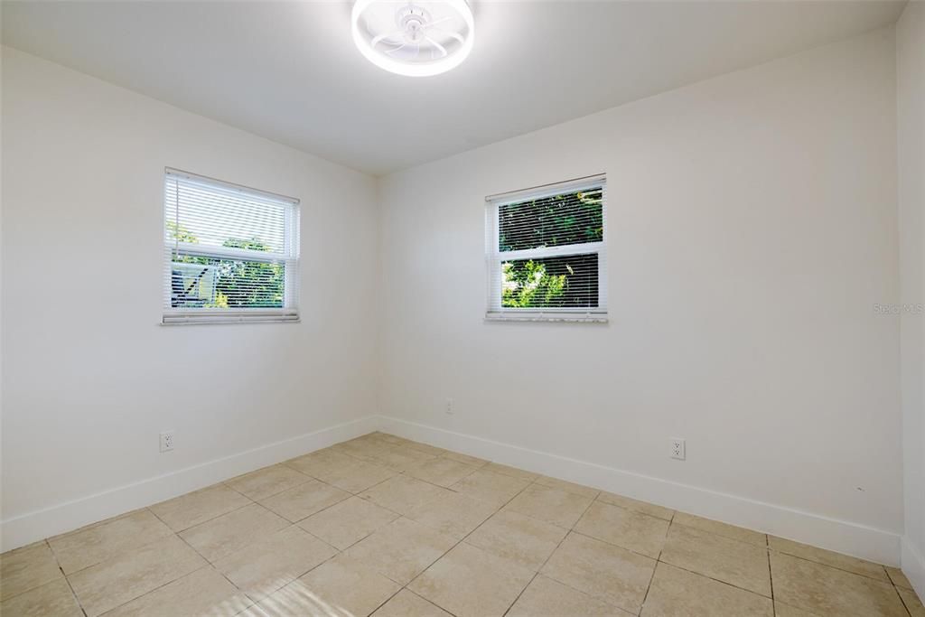 Activo con contrato: $279,900 (4 camas, 2 baños, 1406 Pies cuadrados)