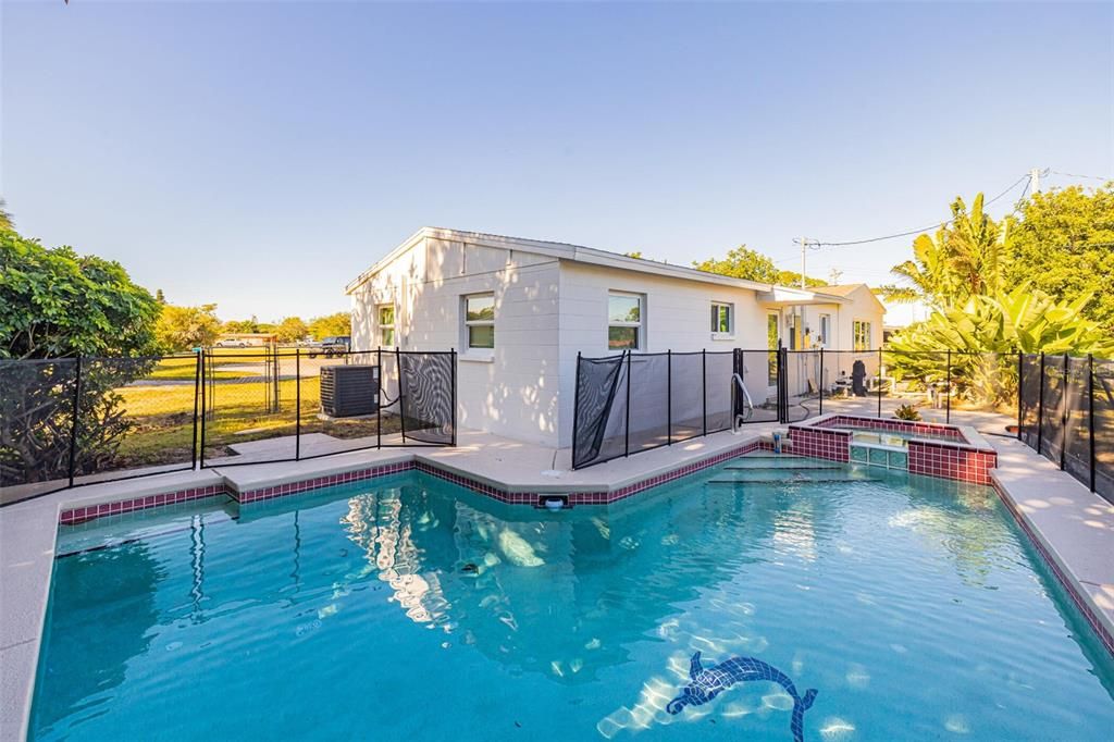 Activo con contrato: $279,900 (4 camas, 2 baños, 1406 Pies cuadrados)