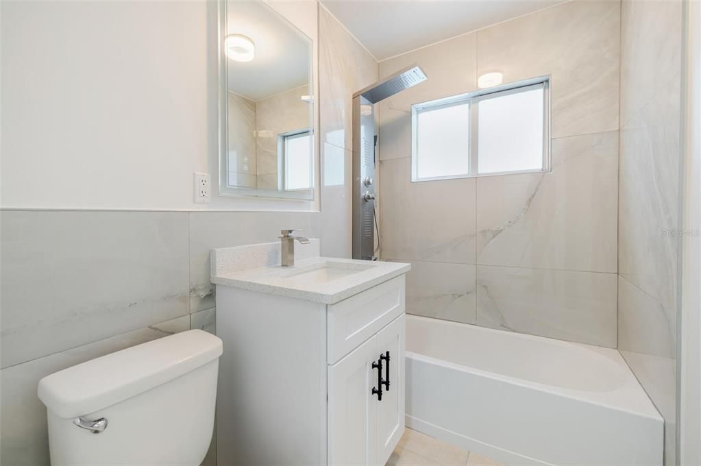 Activo con contrato: $279,900 (4 camas, 2 baños, 1406 Pies cuadrados)