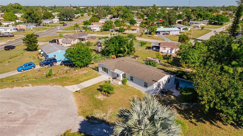 Activo con contrato: $279,900 (4 camas, 2 baños, 1406 Pies cuadrados)