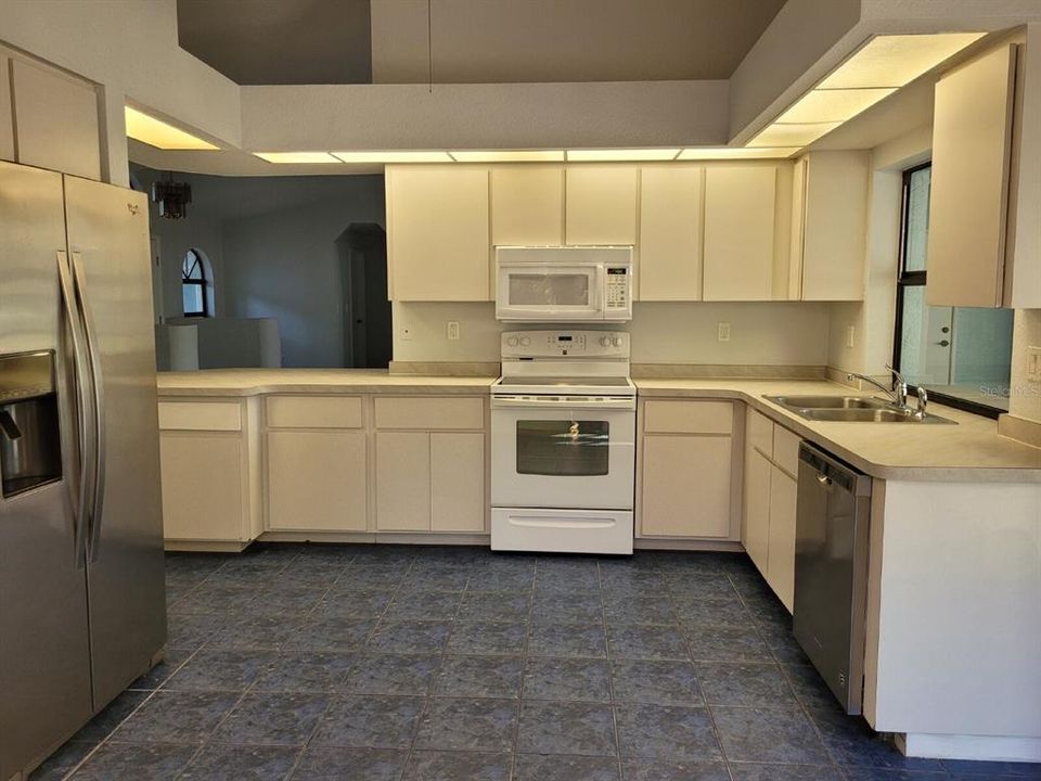 For Rent: $1,795 (3 beds, 2 baths, 1831 Square Feet)