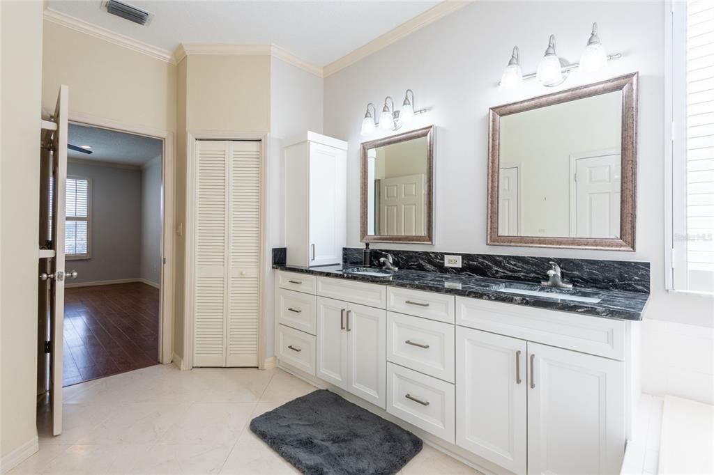 En Venta: $519,000 (4 camas, 2 baños, 2270 Pies cuadrados)