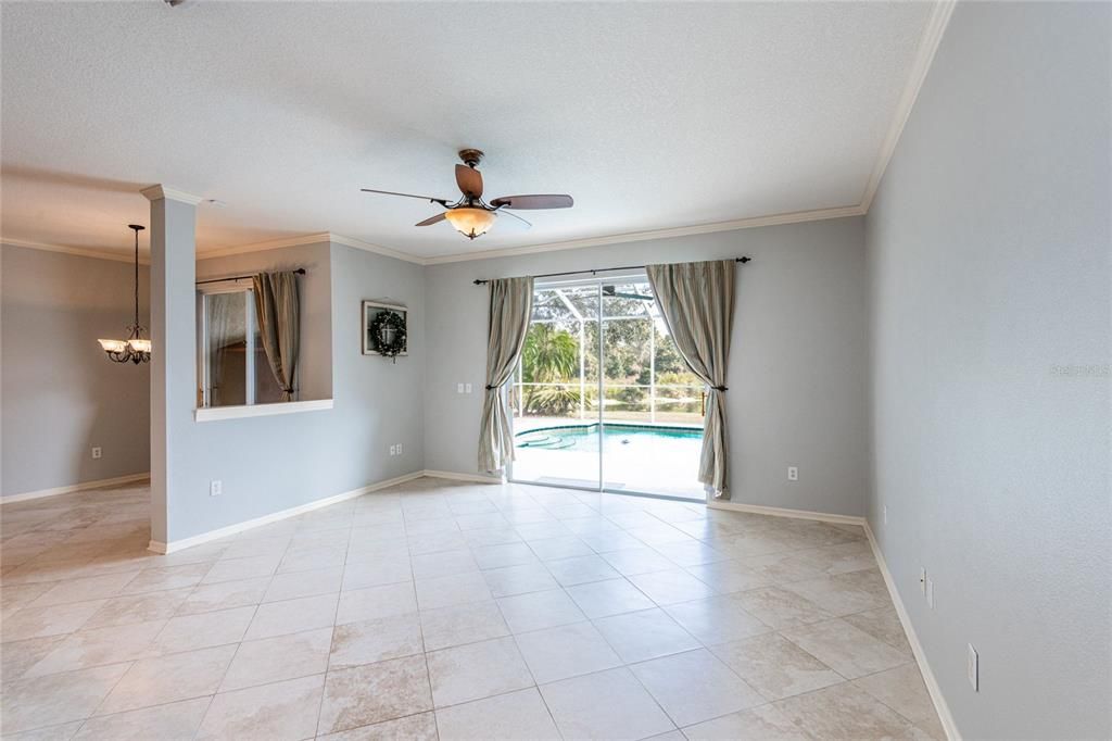 En Venta: $519,000 (4 camas, 2 baños, 2270 Pies cuadrados)