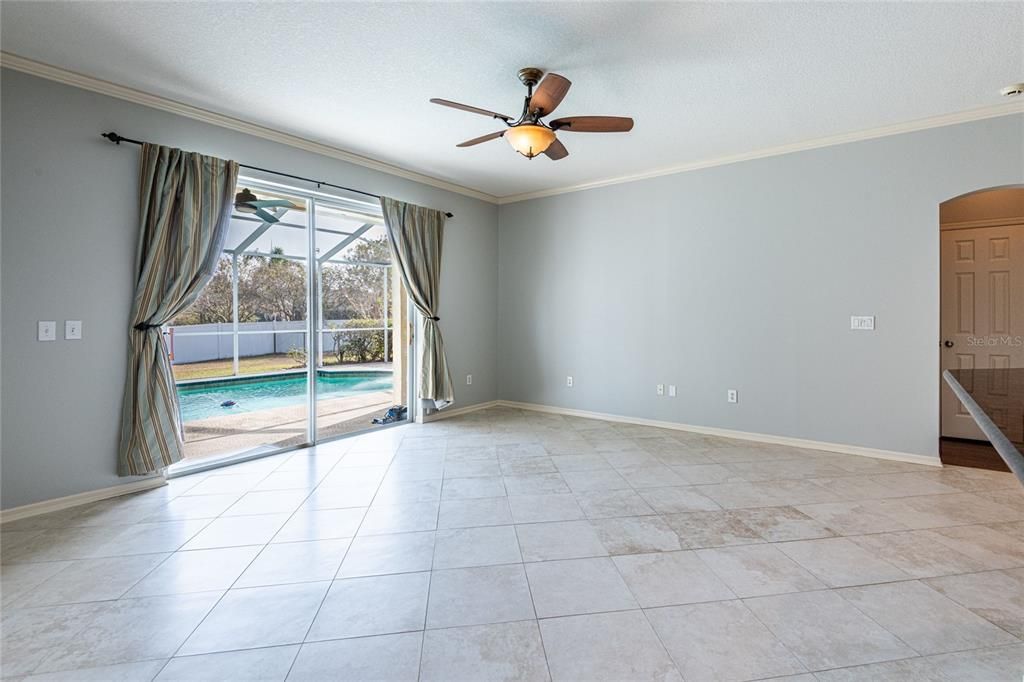 En Venta: $519,000 (4 camas, 2 baños, 2270 Pies cuadrados)