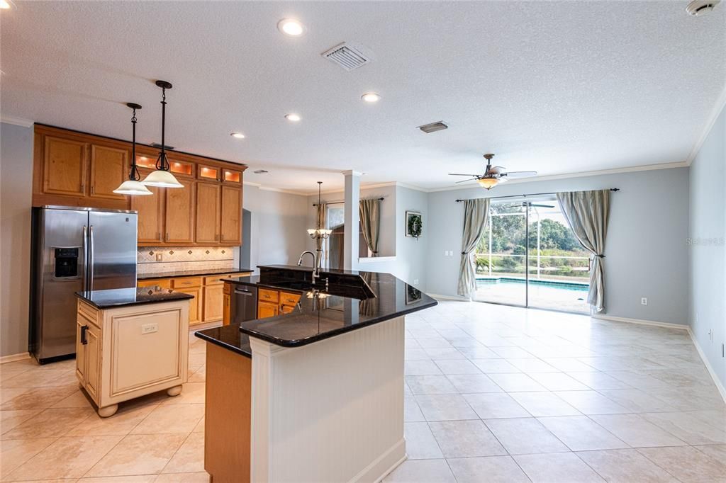 En Venta: $519,000 (4 camas, 2 baños, 2270 Pies cuadrados)