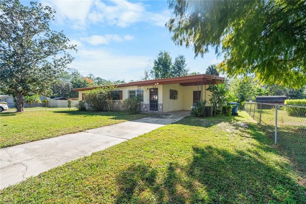 Active With Contract: $275,000 (3 beds, 1 baths, 1092 Square Feet)