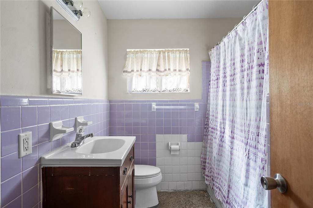 Active With Contract: $275,000 (3 beds, 1 baths, 1092 Square Feet)