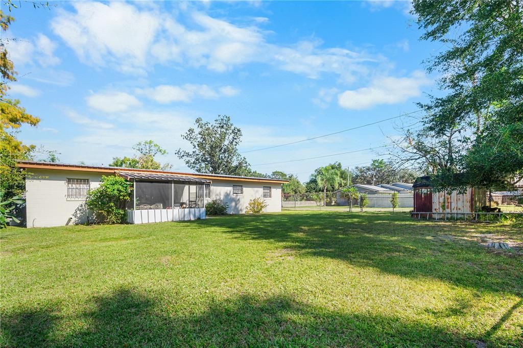 Active With Contract: $275,000 (3 beds, 1 baths, 1092 Square Feet)