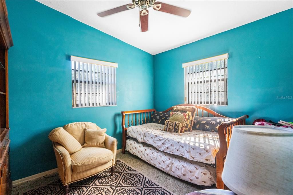 Active With Contract: $275,000 (3 beds, 1 baths, 1092 Square Feet)