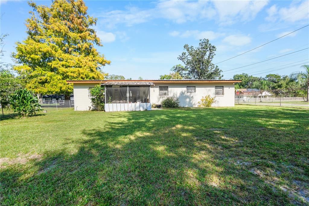 Active With Contract: $275,000 (3 beds, 1 baths, 1092 Square Feet)