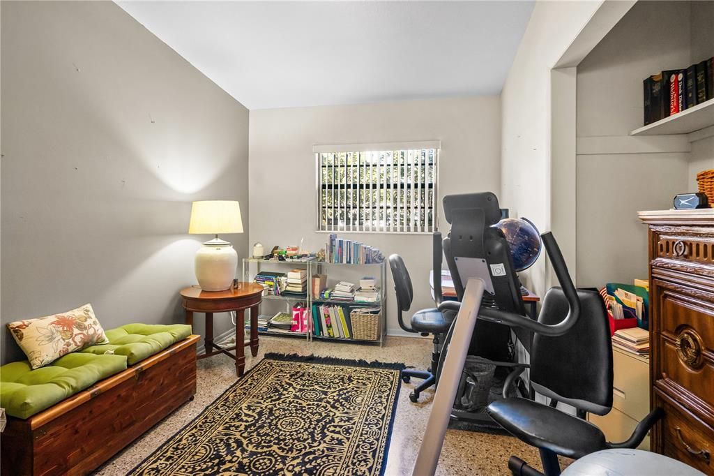 Active With Contract: $275,000 (3 beds, 1 baths, 1092 Square Feet)