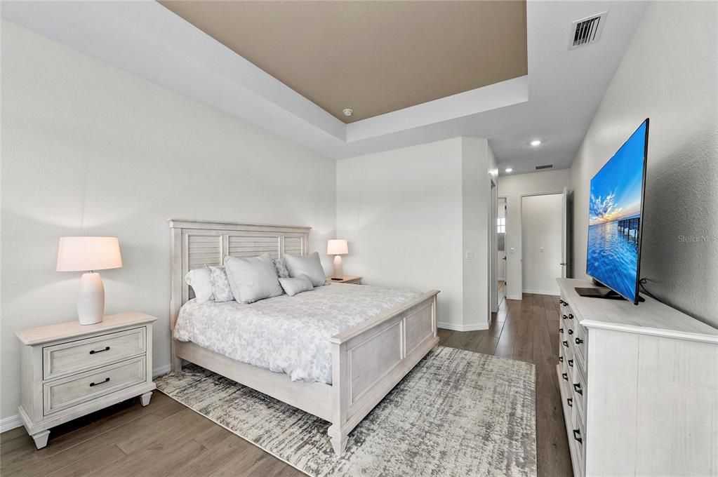 Active With Contract: $899,000 (3 beds, 2 baths, 2424 Square Feet)