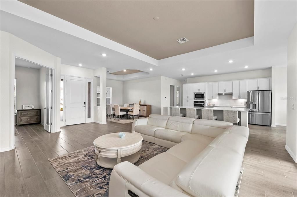 Active With Contract: $899,000 (3 beds, 2 baths, 2424 Square Feet)