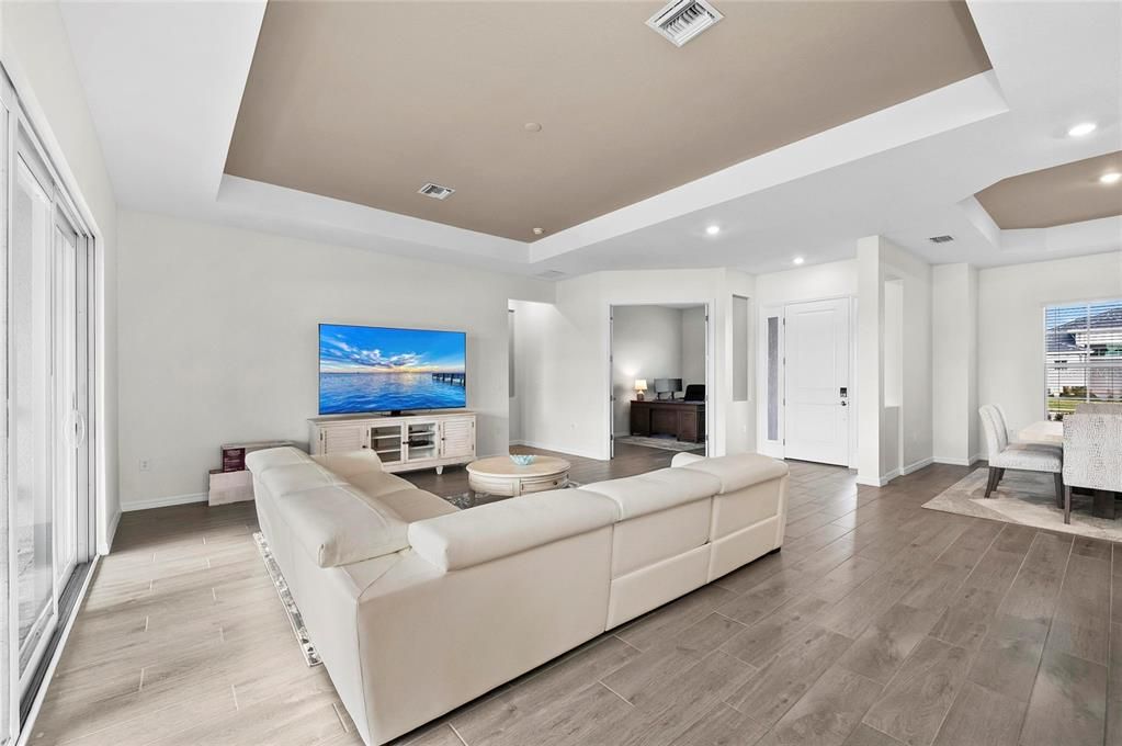 Active With Contract: $899,000 (3 beds, 2 baths, 2424 Square Feet)
