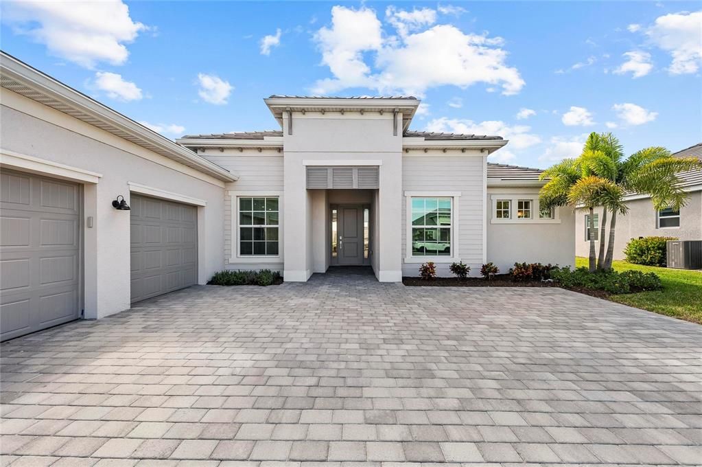 Active With Contract: $899,000 (3 beds, 2 baths, 2424 Square Feet)