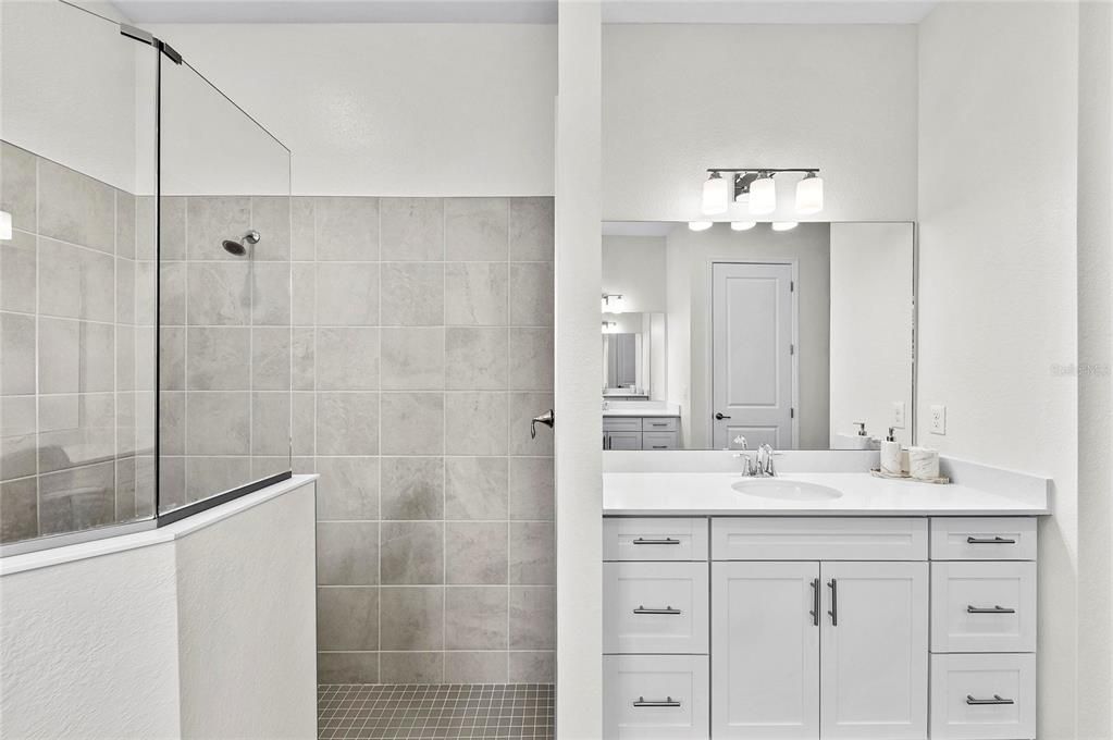 Active With Contract: $899,000 (3 beds, 2 baths, 2424 Square Feet)