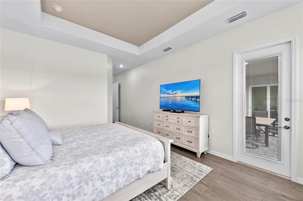 Active With Contract: $899,000 (3 beds, 2 baths, 2424 Square Feet)