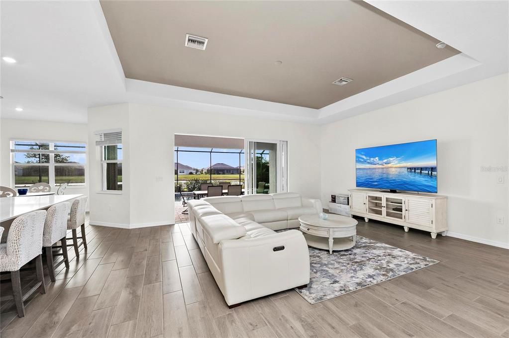 Active With Contract: $899,000 (3 beds, 2 baths, 2424 Square Feet)