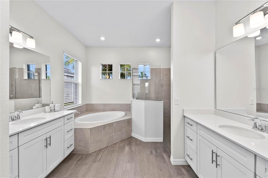 Active With Contract: $899,000 (3 beds, 2 baths, 2424 Square Feet)