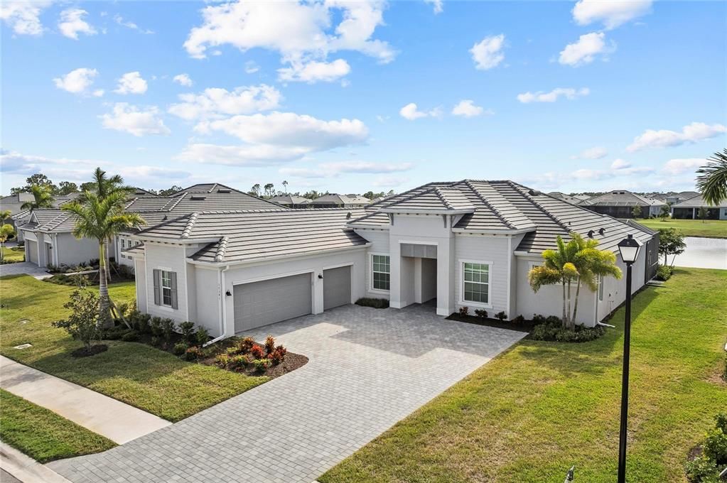 Active With Contract: $899,000 (3 beds, 2 baths, 2424 Square Feet)