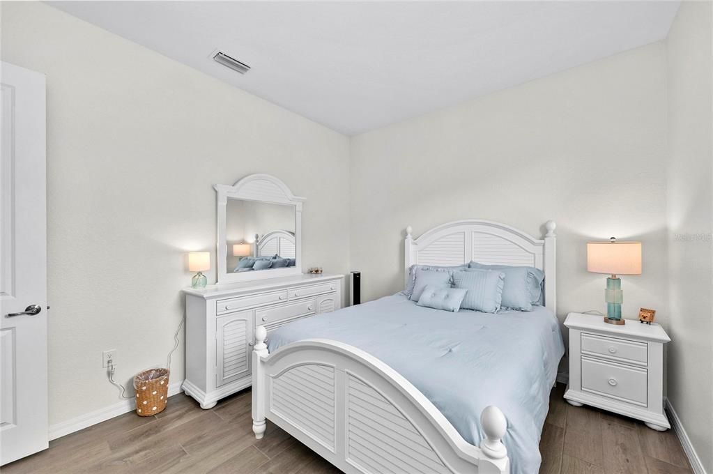 Active With Contract: $899,000 (3 beds, 2 baths, 2424 Square Feet)