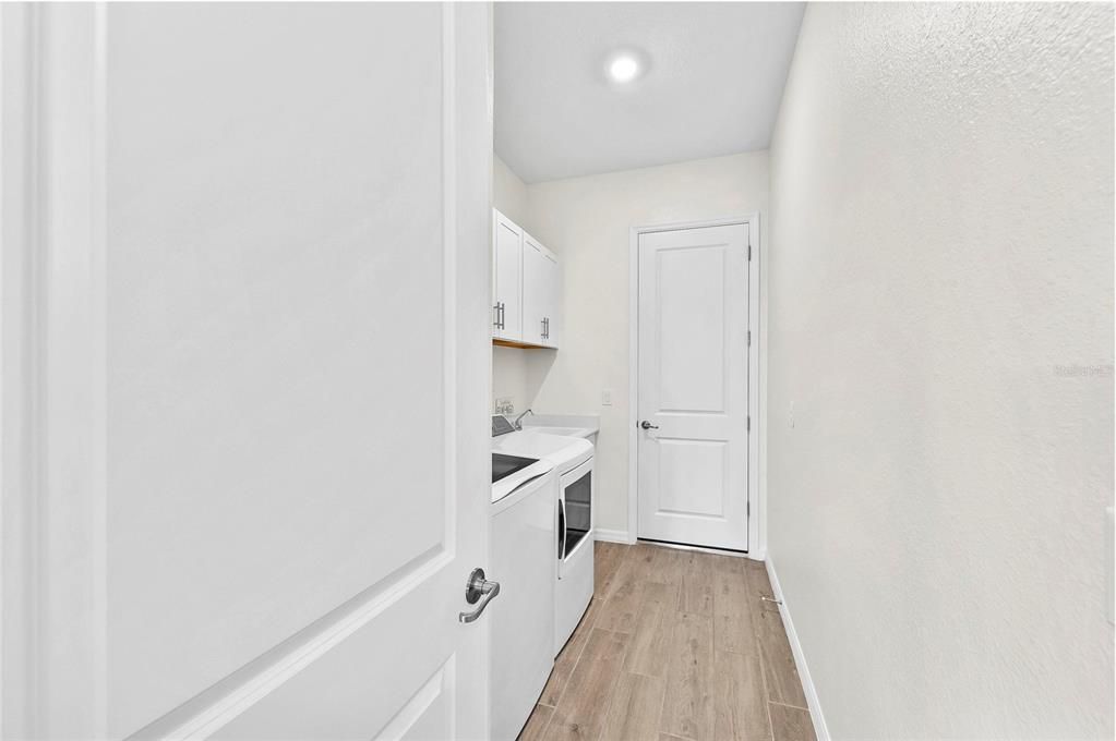 Active With Contract: $899,000 (3 beds, 2 baths, 2424 Square Feet)