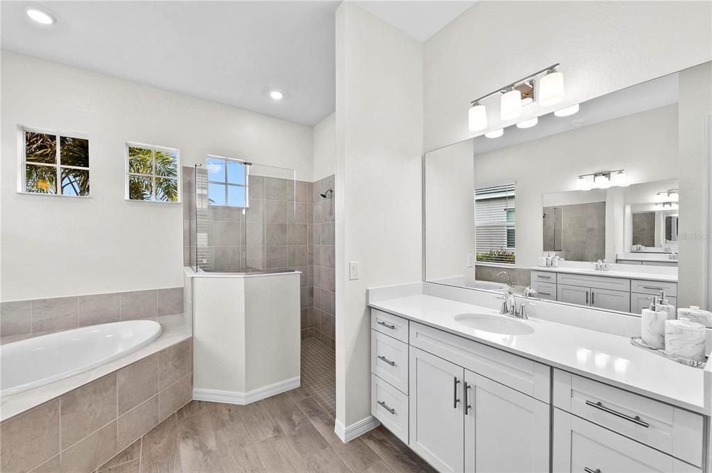 Active With Contract: $899,000 (3 beds, 2 baths, 2424 Square Feet)