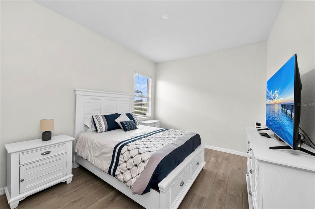 Active With Contract: $899,000 (3 beds, 2 baths, 2424 Square Feet)