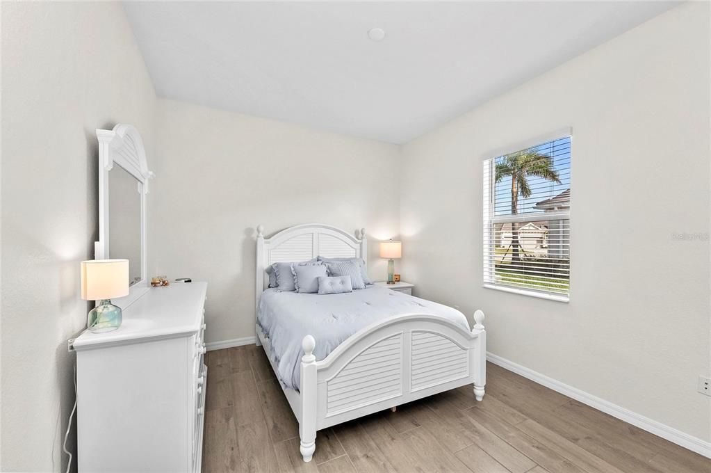 Active With Contract: $899,000 (3 beds, 2 baths, 2424 Square Feet)