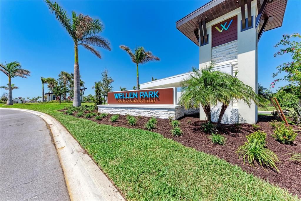 Active With Contract: $899,000 (3 beds, 2 baths, 2424 Square Feet)