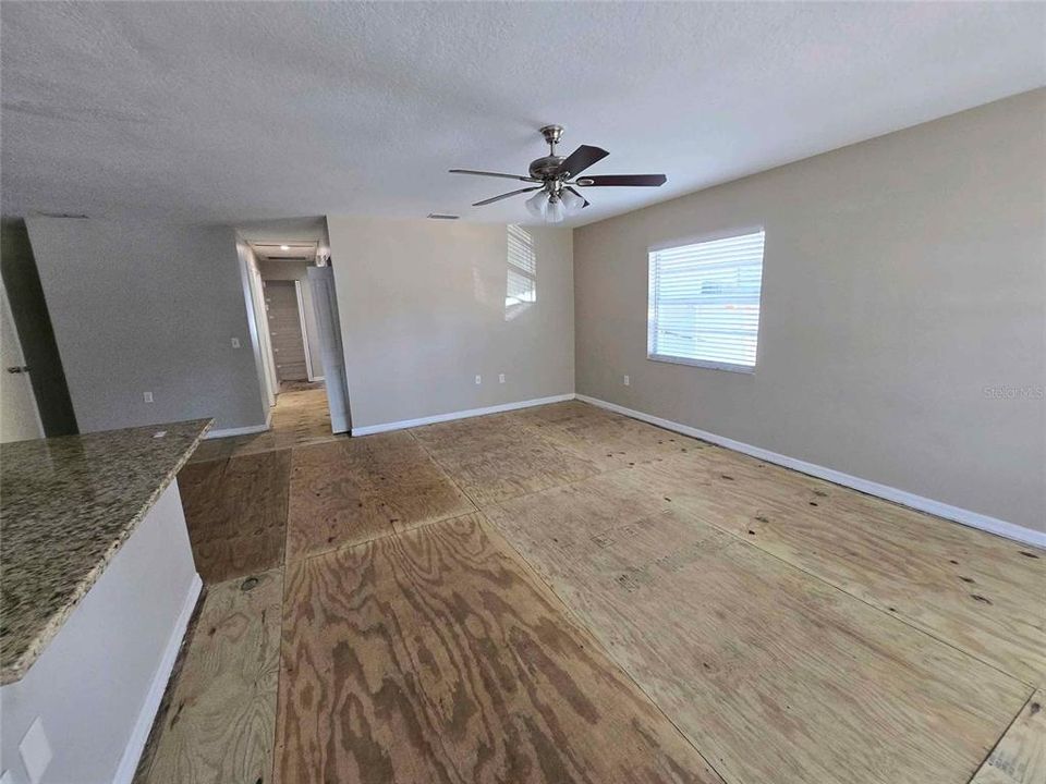 En Venta: $333,000 (3 camas, 2 baños, 1150 Pies cuadrados)