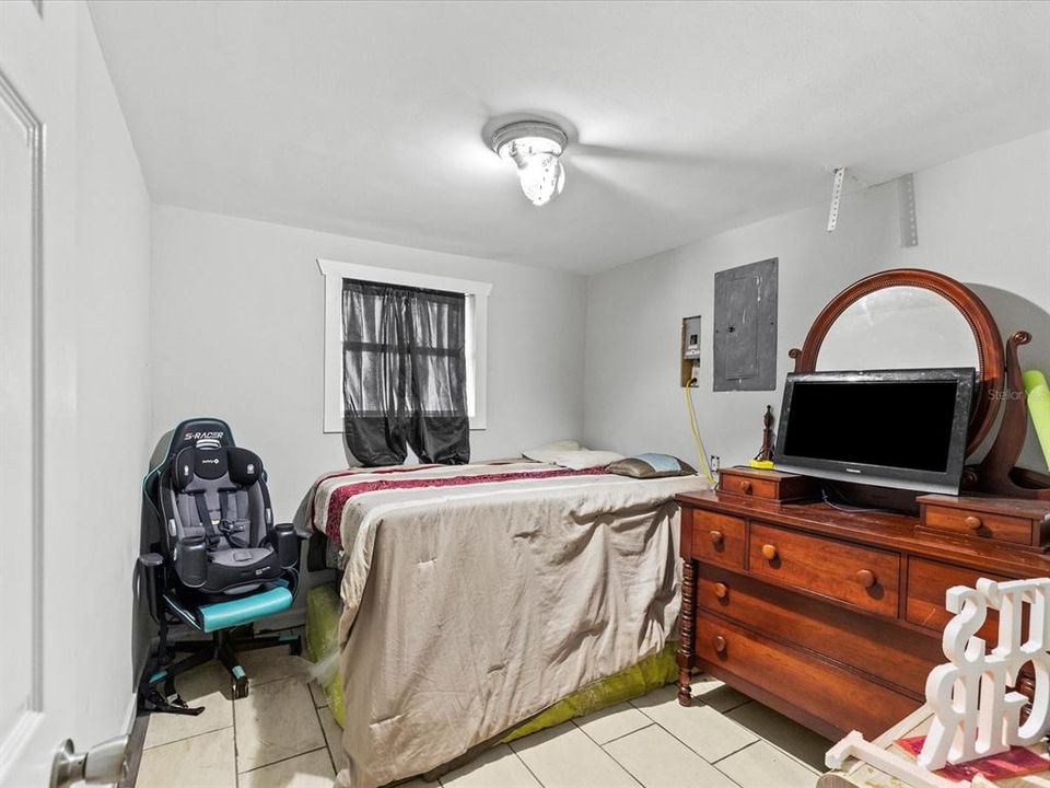 For Sale: $420,000 (6 beds, 2 baths, 1798 Square Feet)