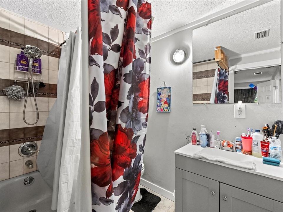 For Sale: $420,000 (6 beds, 2 baths, 1798 Square Feet)