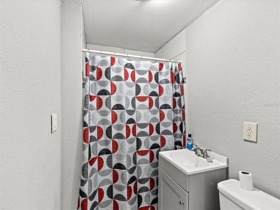 For Sale: $420,000 (6 beds, 2 baths, 1798 Square Feet)