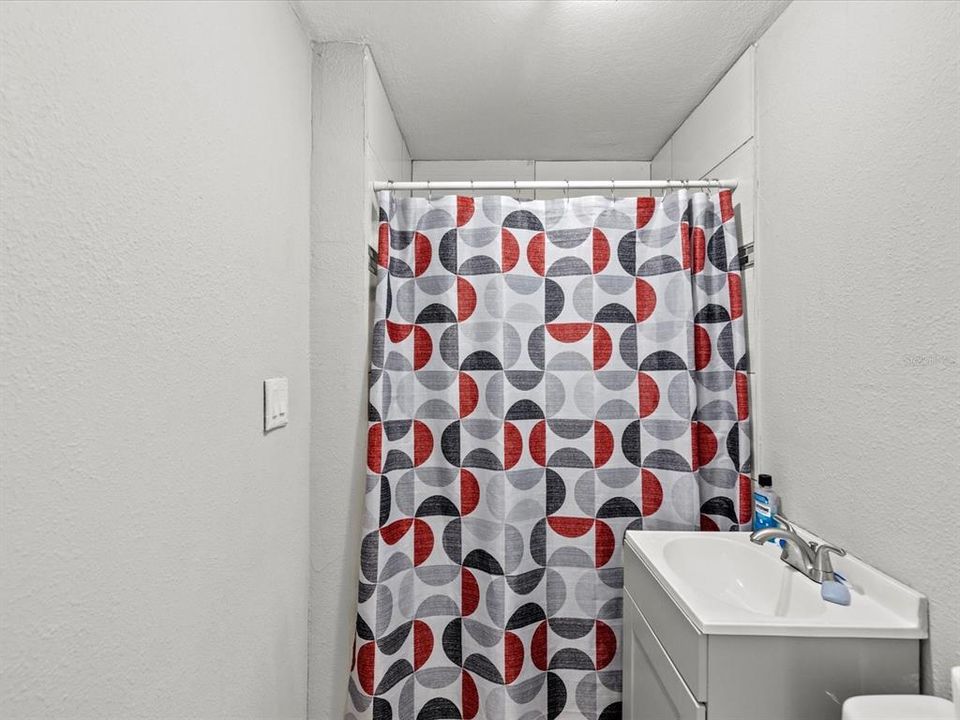 For Sale: $420,000 (6 beds, 2 baths, 1798 Square Feet)