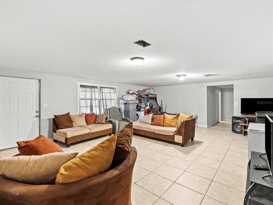 For Sale: $420,000 (6 beds, 2 baths, 1798 Square Feet)